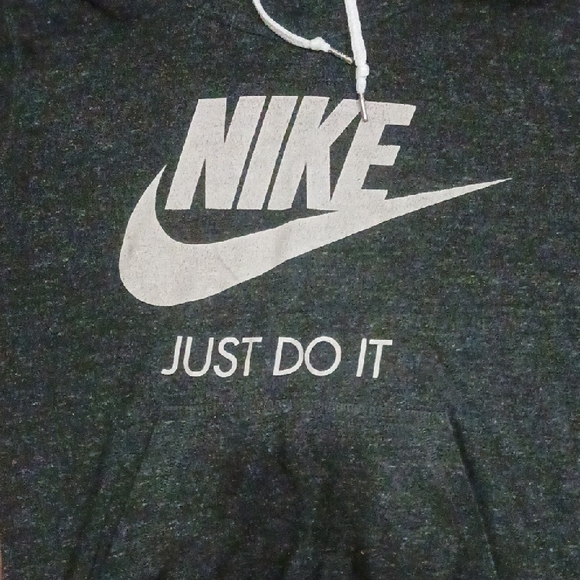 Nike Black Sweatshirt with Iconic Swoosh - Picture 2 of 7